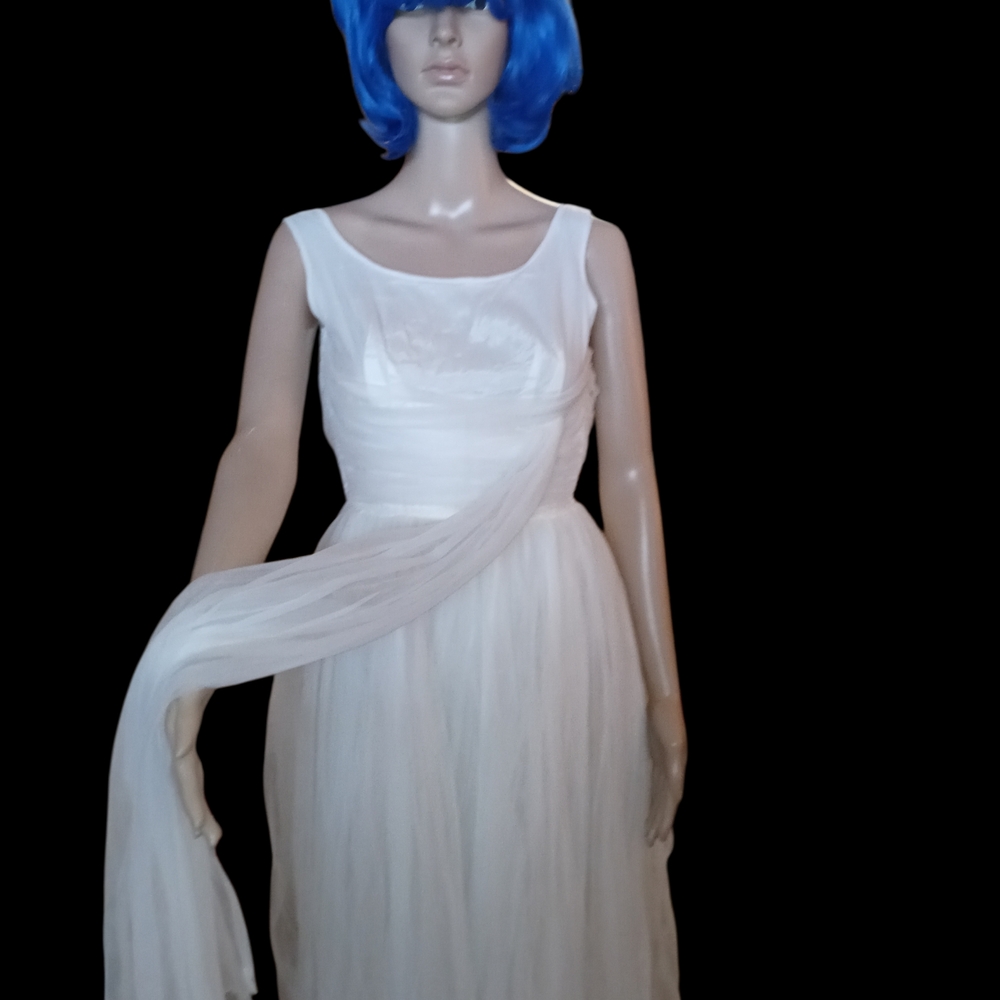 Elegant White Vintage Sleeveless Dress